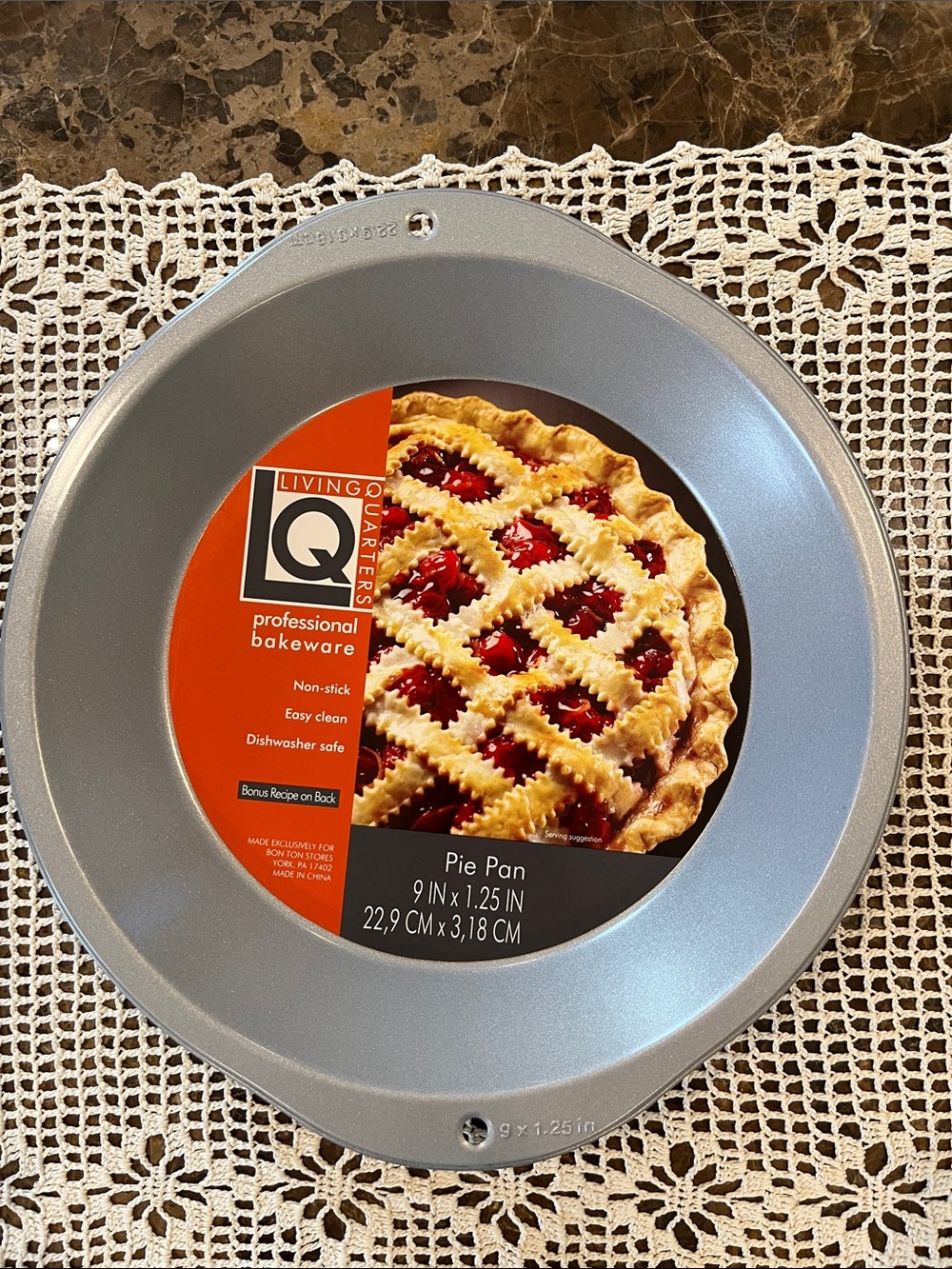 🆕 Living Quarters Pie Pan 9” Professional Non-Stick Easy Clean Bakerware